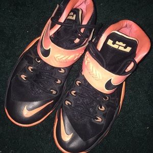 Nike zoom soldiers peach/black lobrons